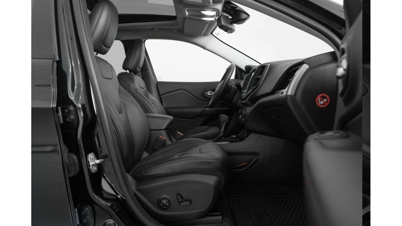 Jeep Cherokee Trailhawk 2016 Jeep Cherokee Trail-Hawk V6 / Full-Service History