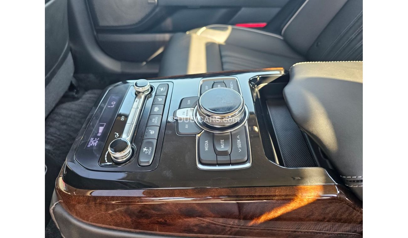 Genesis G90 Platinum