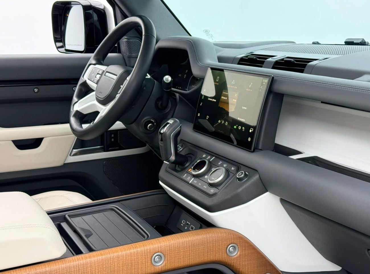 لاند روفر ديفندر 2024 Land Rover Defender 110 HSE P400, 2028 LR Warranty, 2029 LR Service Pack, Fully Loaded, GCC