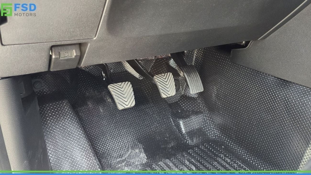 Mitsubishi L200 Mitsubishi L200 2.4L Diesel D-Cabin 4x4 GL M/T Mid-Line MY-2026