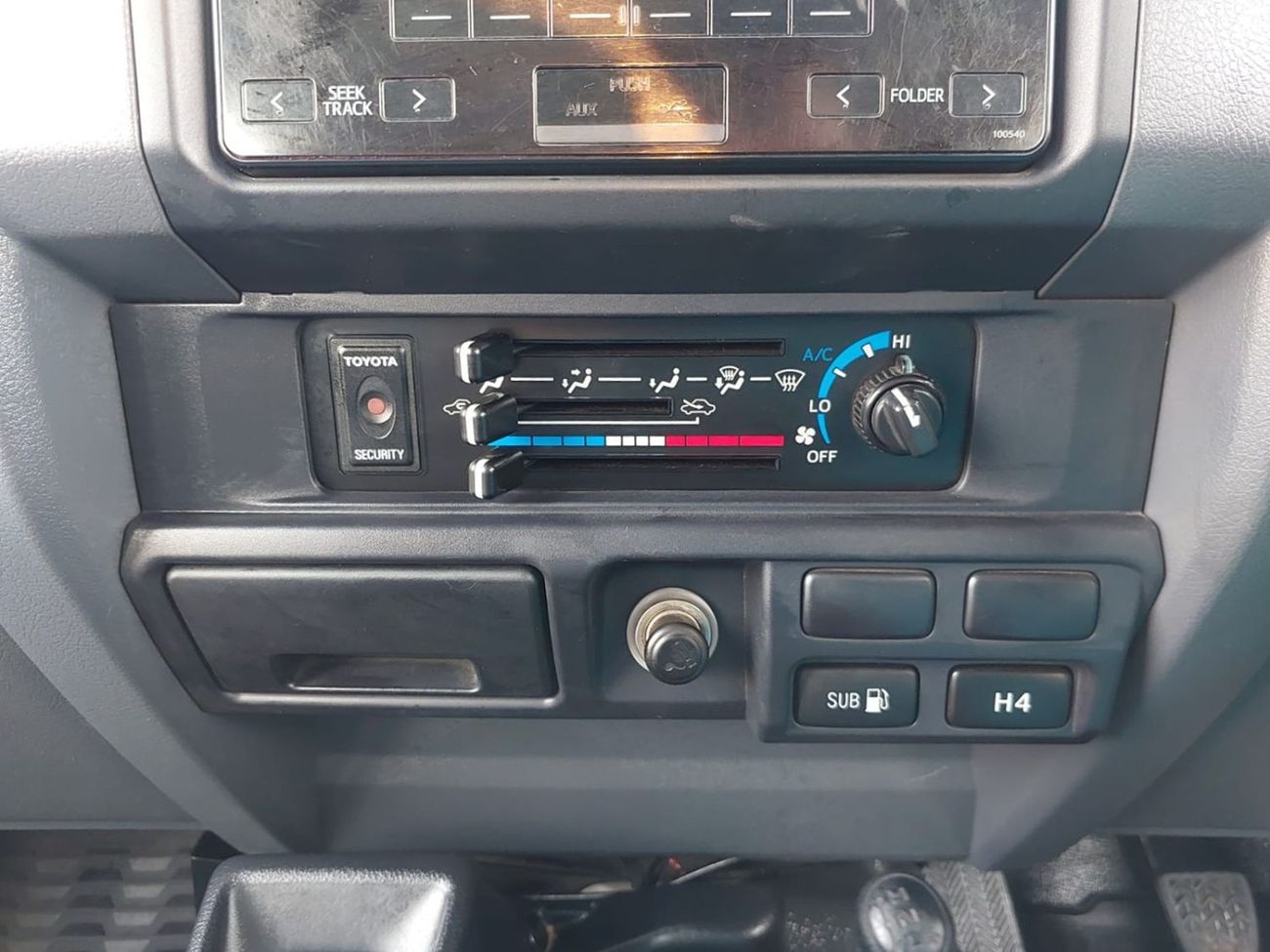 Toyota Land Cruiser TOYOTA LAND CRUISER SUV RHD 2017 MODEL 4.2 L DIESEL MANUAL(PM89627)