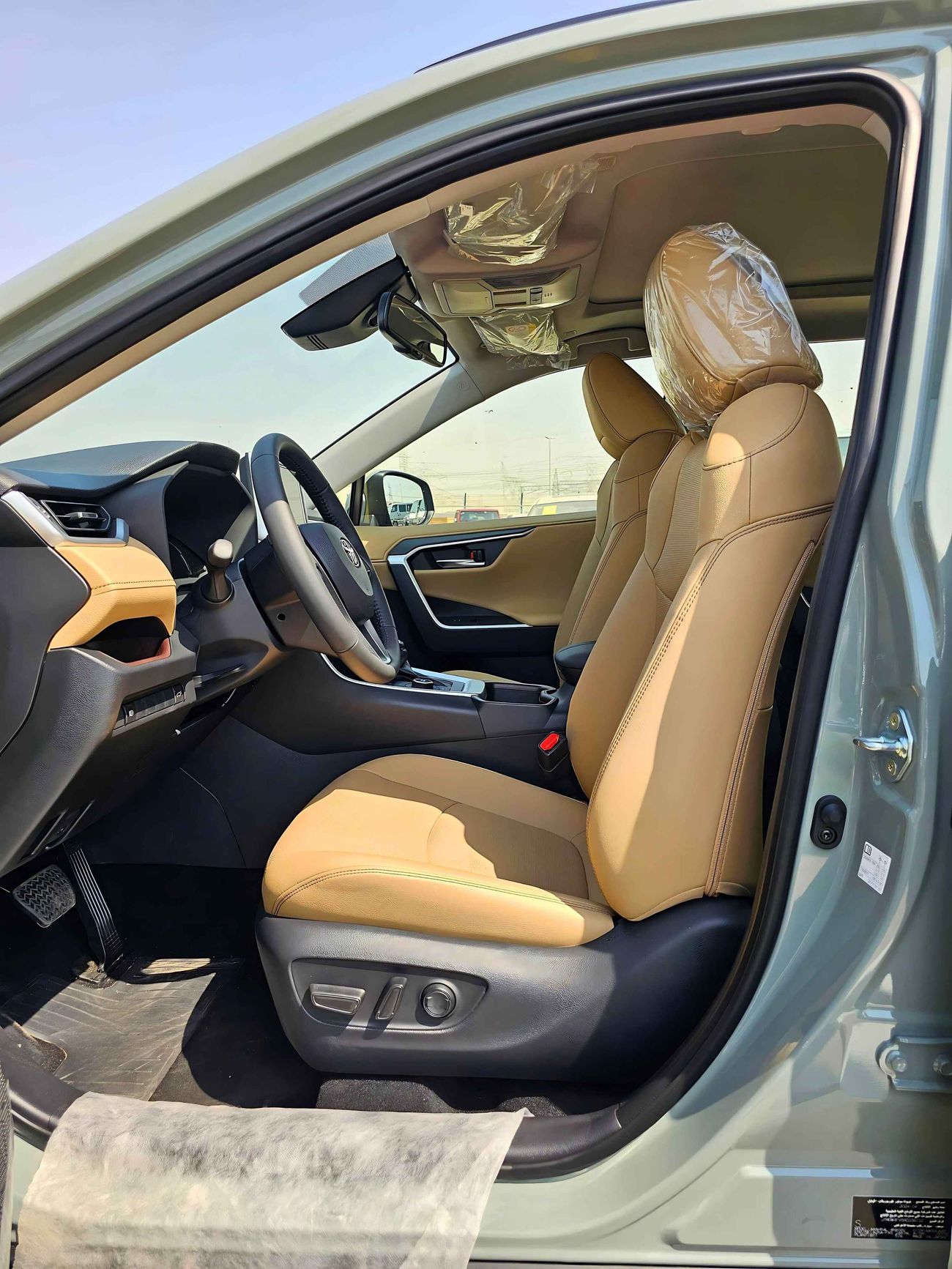 Toyota RAV4 Hybrid / 2.5L V4 / Driver Power Seat / Full Option With Panoramic Roof (CODE # 67999)