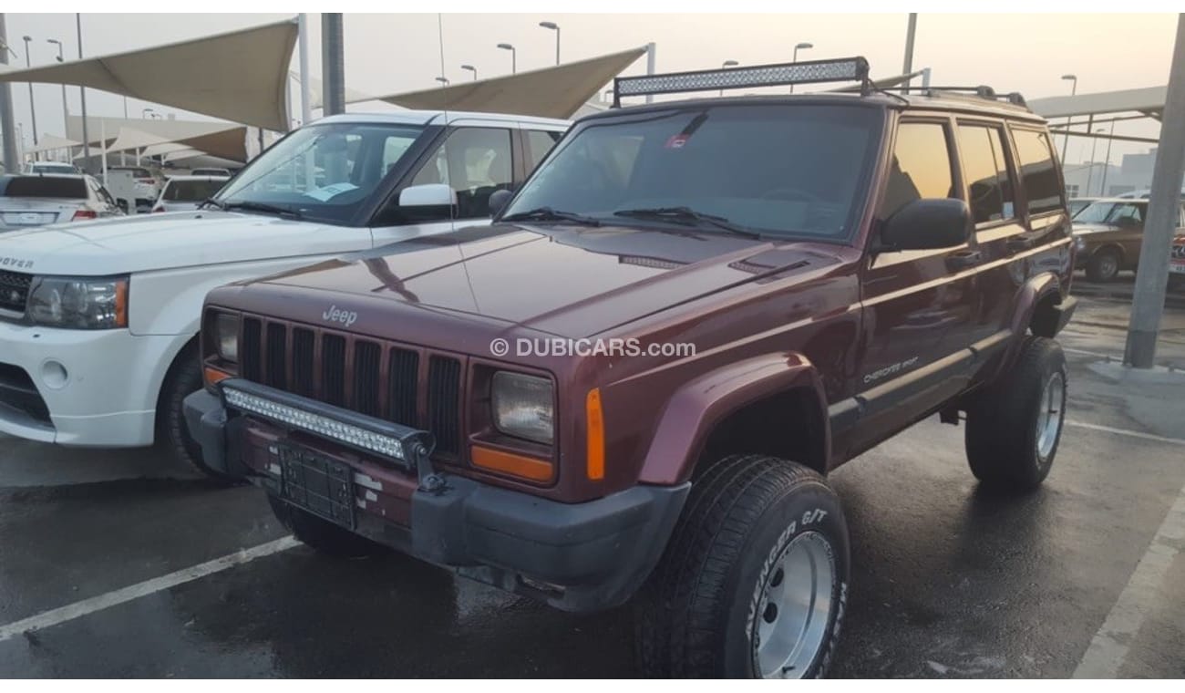 جيب شيروكي جيب شيروكي موديل 2000صبغ وكاله الموتور نظيف ولا يحتاج شيء