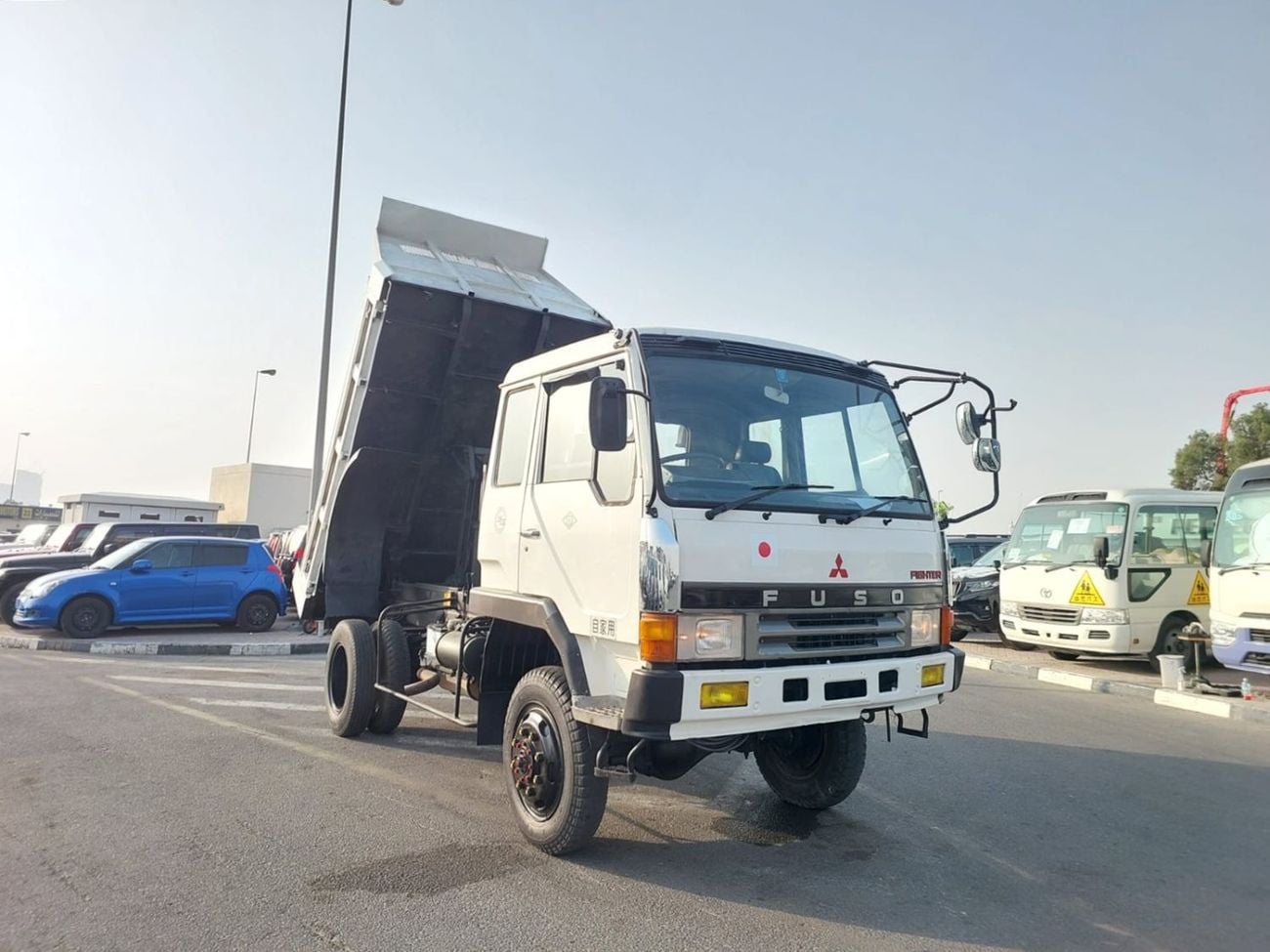 Mitsubishi Fighter (RAMADAN OFFER) MITSUBISHI FIGHTER TRUCK RHD 1990 MODEL 7.5 L DIESEL MANUAL(PM40032)
