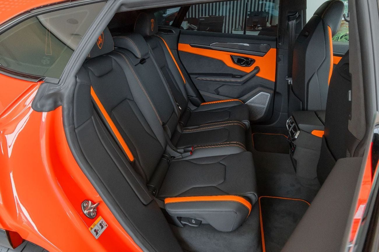 Lamborghini Urus SE Slightly Used | WARRANTY & SERVICE CONTRACT | FULL CARBON FIBER | 2025
