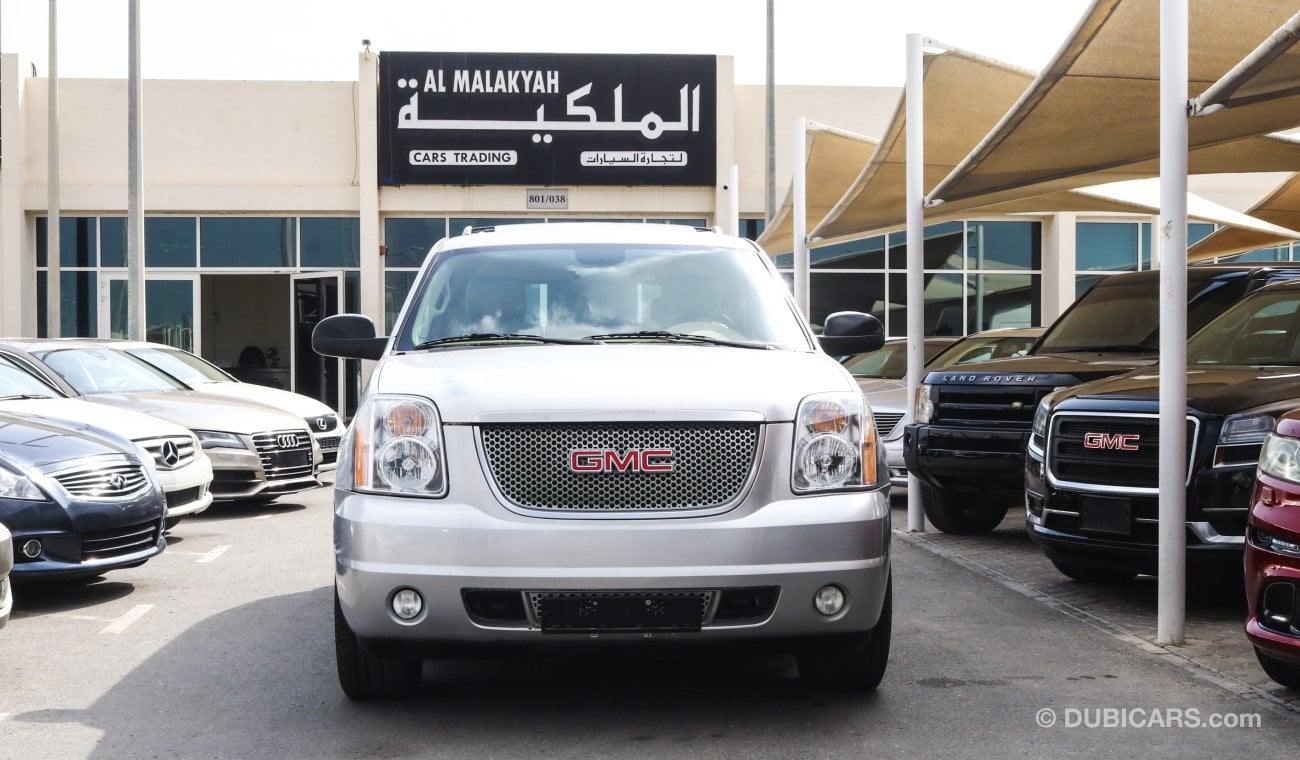 GMC Yukon GMC YOUKAN DENALI 2012 Gcc Specefecation Very Clean Inside And Out Side Without Accedent No Paint Fu