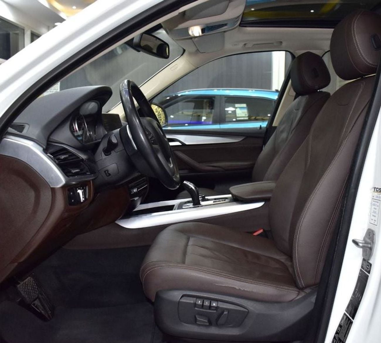 BMW X5 35i EXCLUSIVE EXCELLENT DEAL for our BMW X5 xDrive35i ( 2014 Model ) in White Color GCC Specs