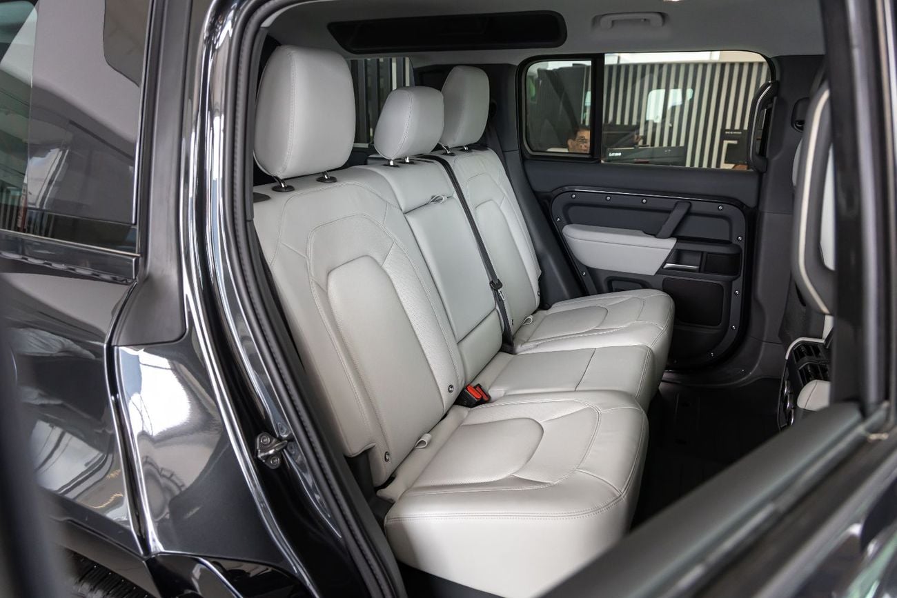 Land Rover Range Rover Land Rover Defender | 110 X-Dynamic HSE (P400) | GCC Specs | 2026 (Export)