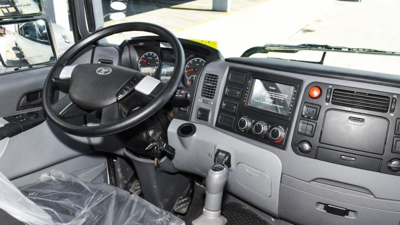 Tata Prima TATA PRIMA 4X2 Tractor Head