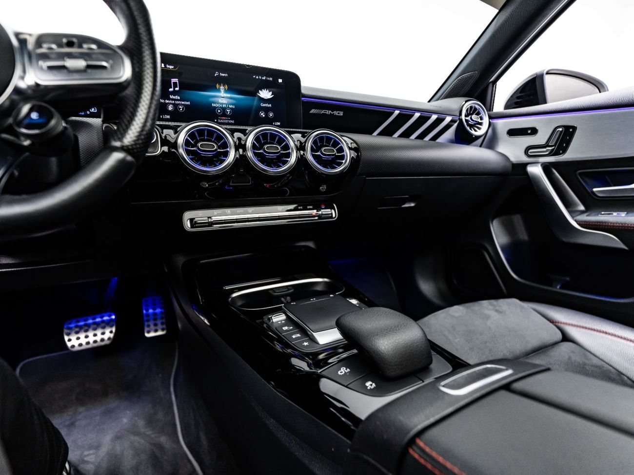 مرسيدس بنز A 35 AMG Premium + 2.0L