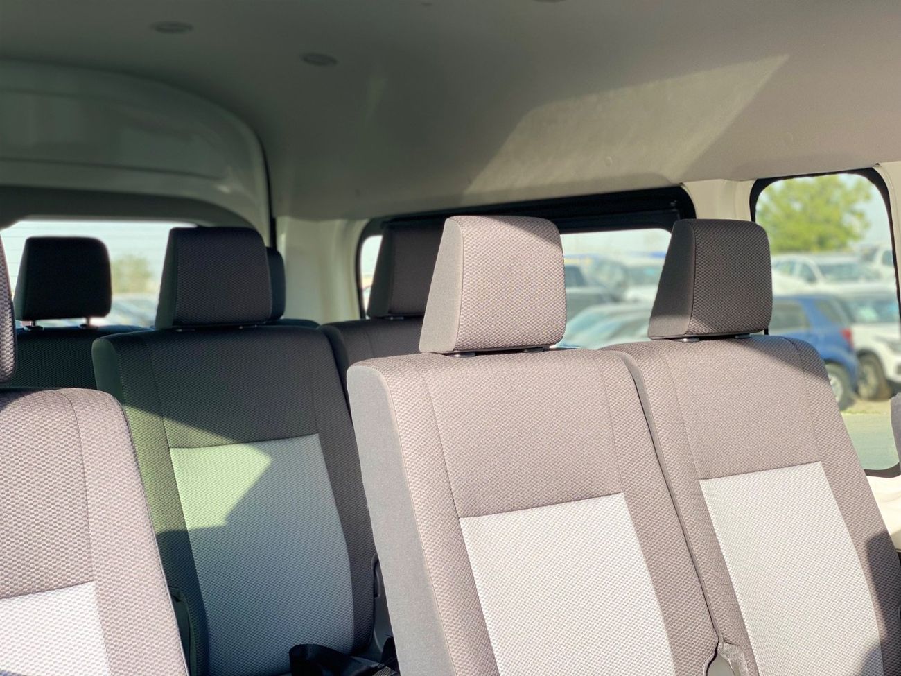 تويوتا هاياس DLS -High Roof Commuter 2.8L A/T