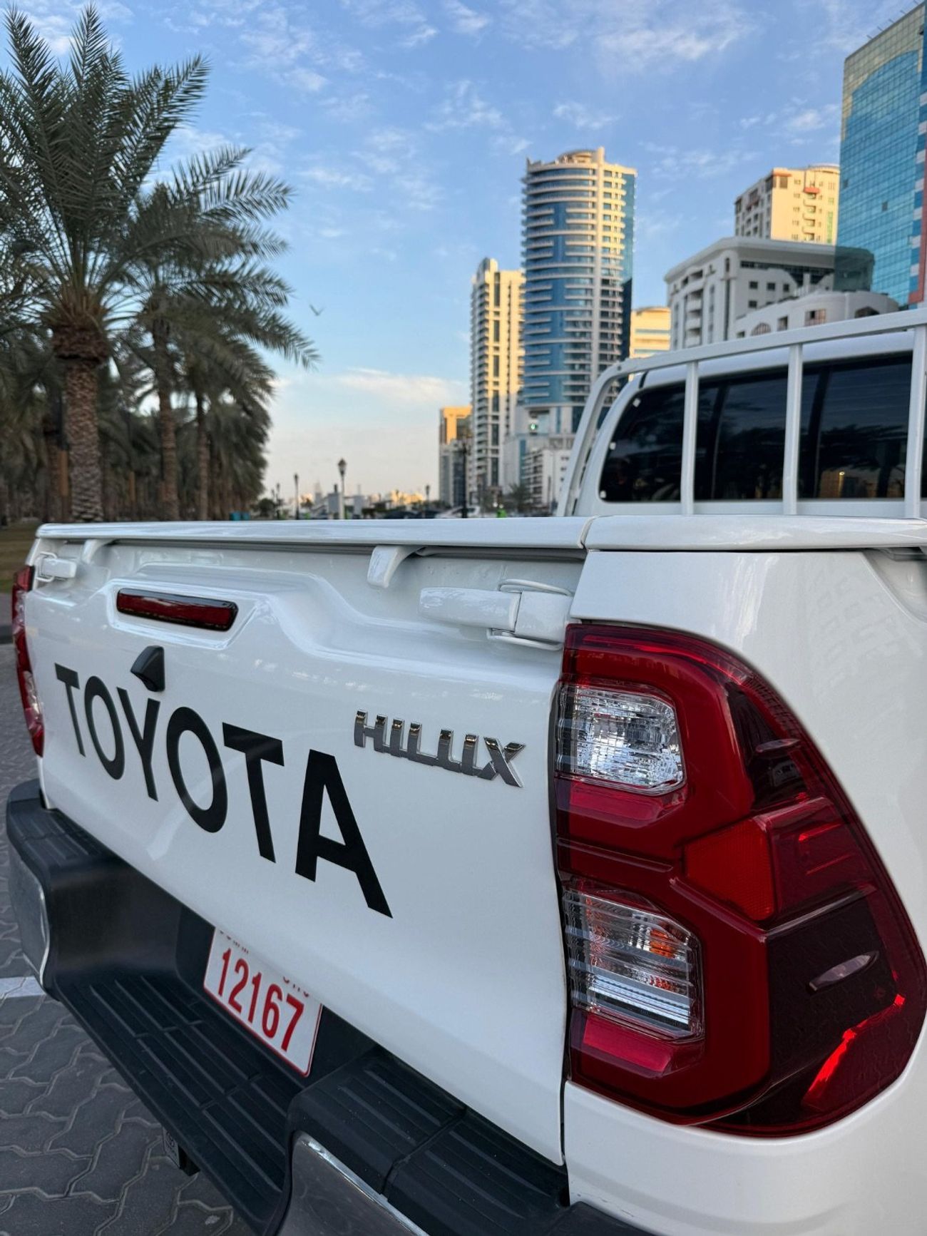 تويوتا هيلوكس SR Right Hand Drive