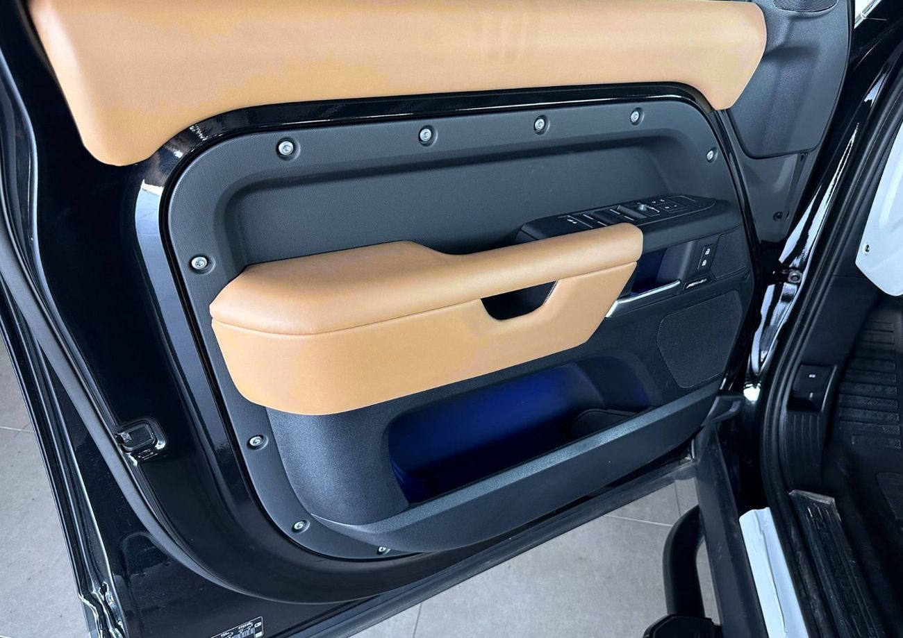 لاند روفر ديفندر P400 110 X-Dynamic SE 3.0L (5 Seater)