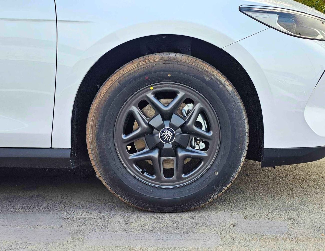 BYD QIN PLUS DMI 55 KM PLUG IN HYBRID/ 1.5L V4 PETROL / DVD +CAMERA / PUSH START / LEATHER SEATS (CODE # QINPDMI)