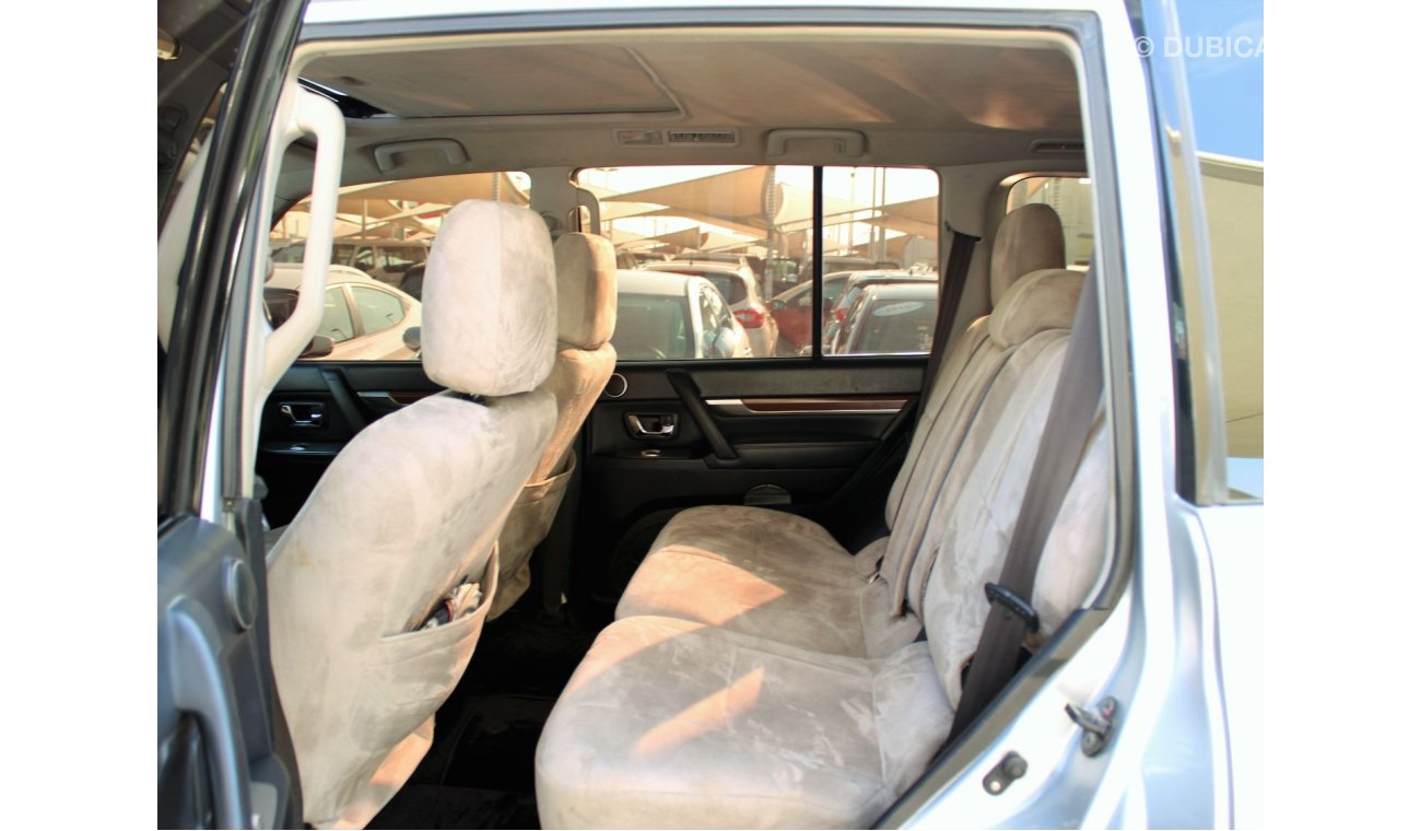 Mitsubishi Pajero ACCIDENTS FREE - FULL OPTION - 3.8 - GCC - CAR IS IN PERFECT CONDITION INSIDE OUT