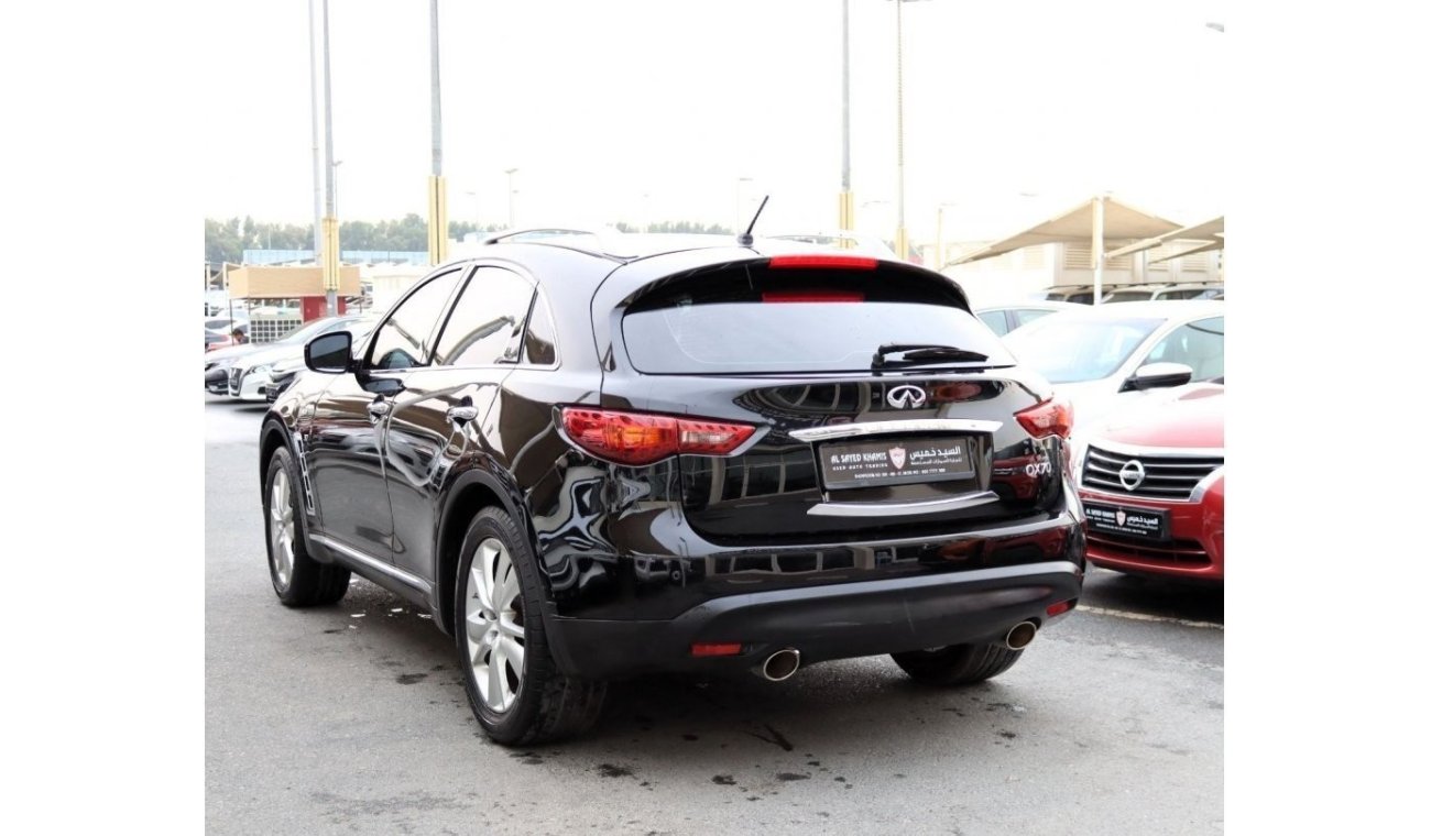 Infiniti QX70 Luxury ACCIDENTS FREE - GCC - FULL OPTION - PERFECT CONDITION INSIDE OUT