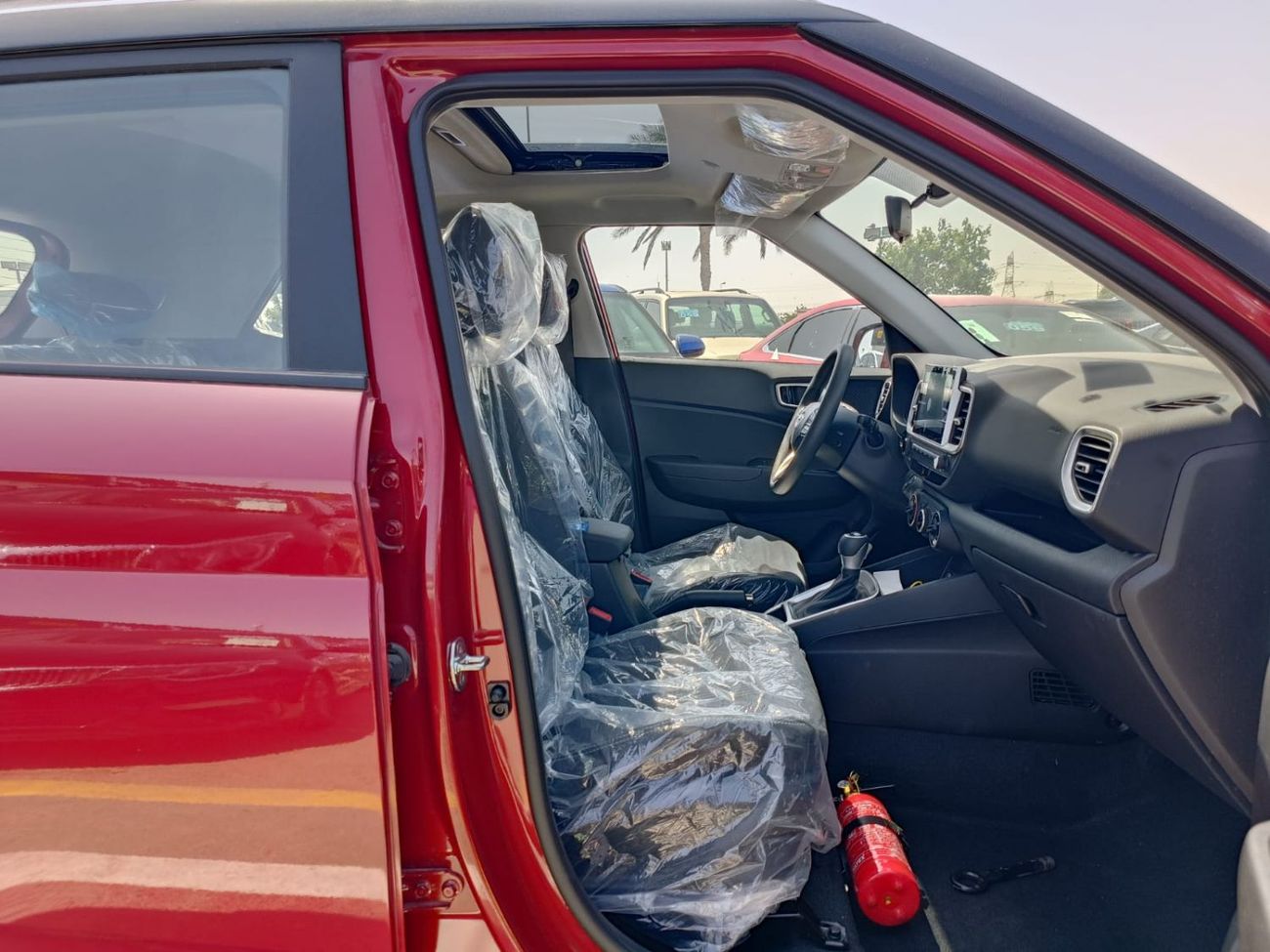 Hyundai Venue PREMIER PLUS TURBO DUAL TONE / 1.0L V4 / SUNROOF/ FULL OPTION (CODE # VEN10AF)