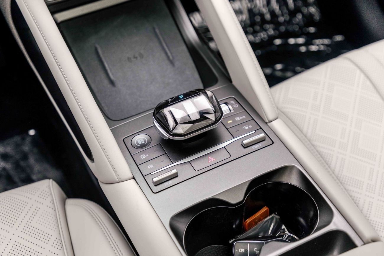 BYD Yuan Up Transcend - White Inside Beige | Export Only