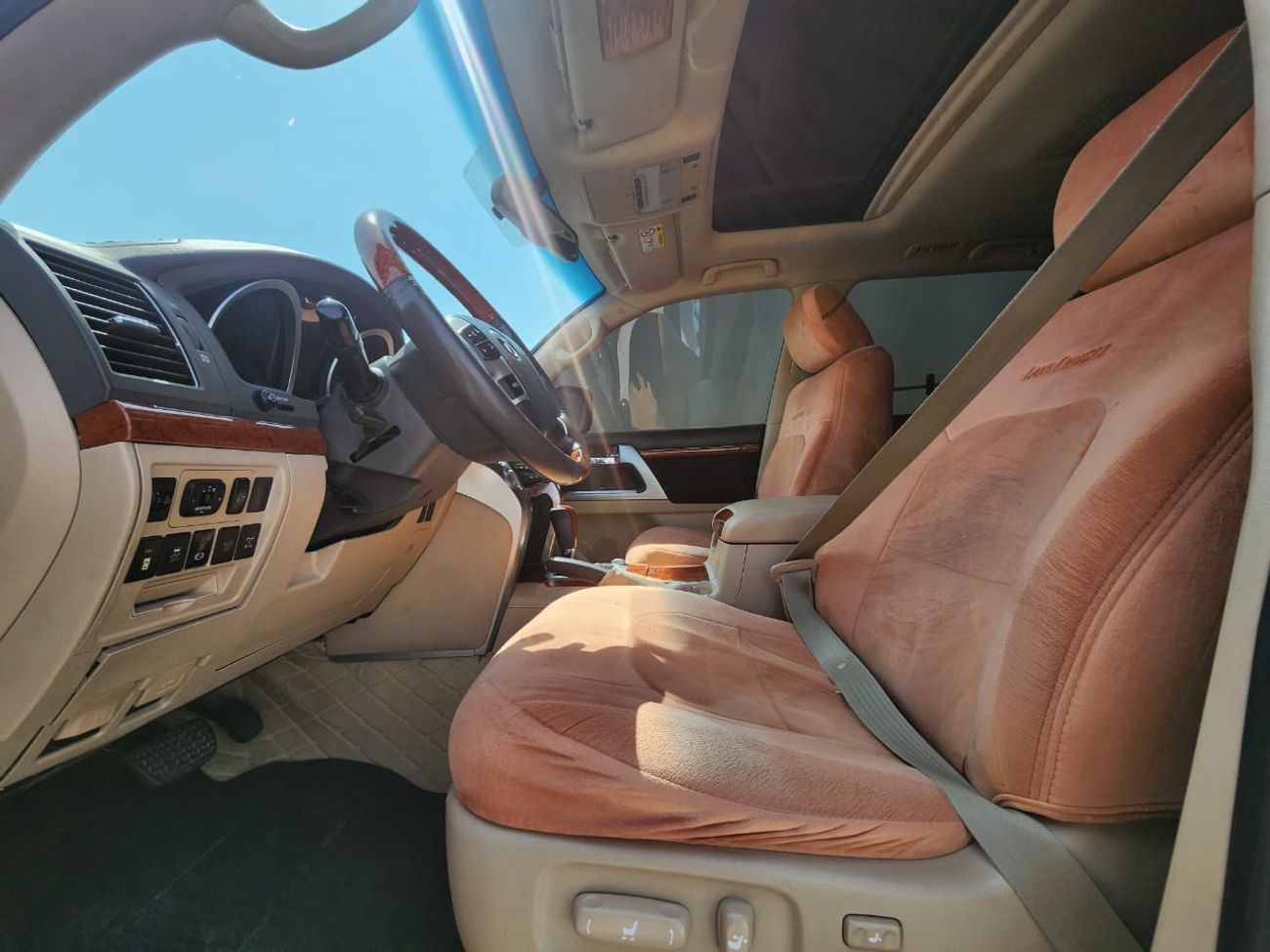 Toyota Land Cruiser VXR 5.7 L