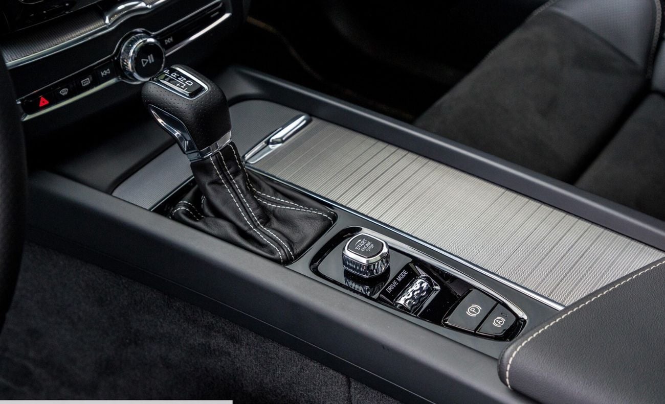 Volvo XC60 T6 R Design 2.0L. 304HP
