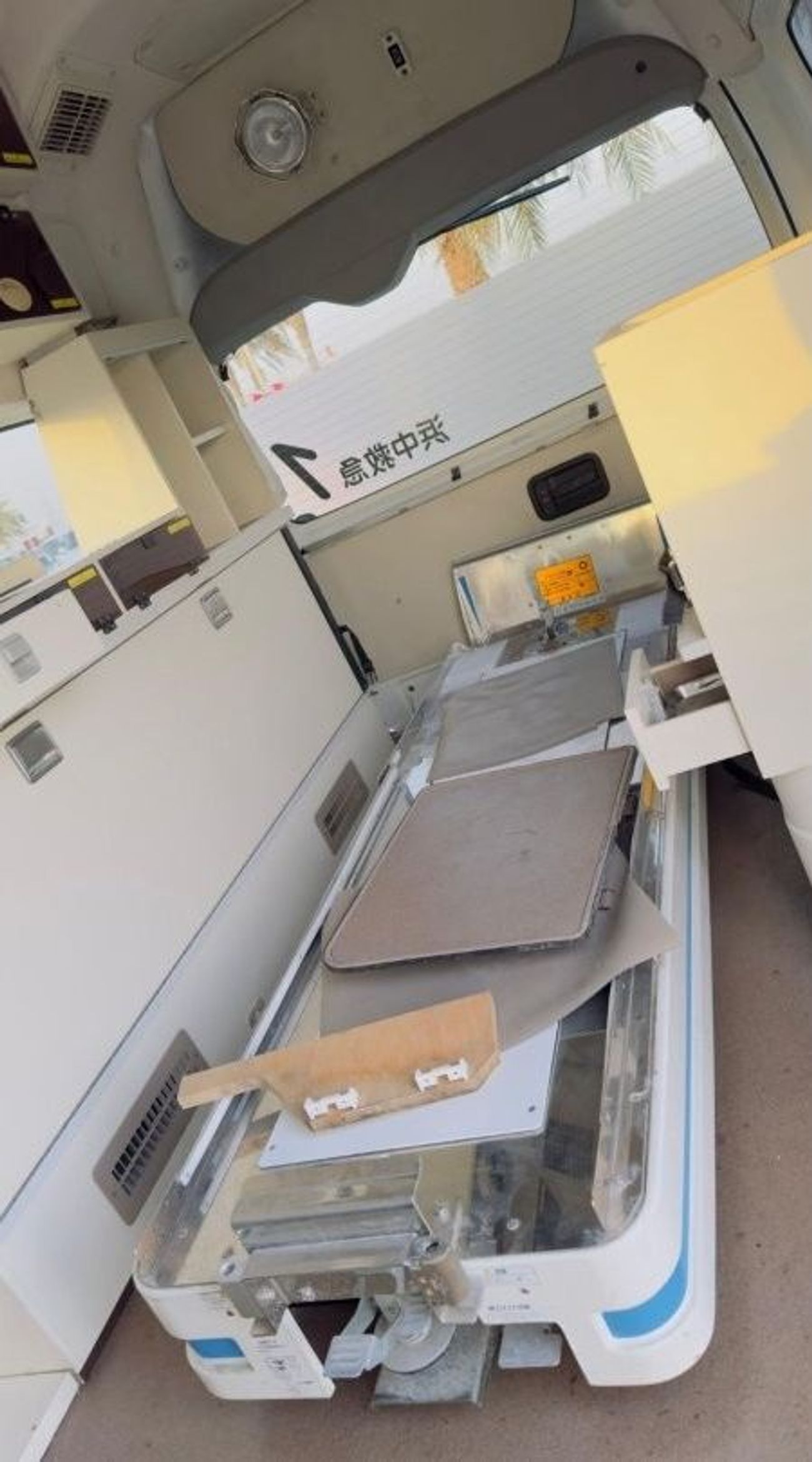 Toyota Hiace AMBULANCE | 2.7L PETROL | RHD | 2018 | CABINET FOR MEDICAL EQUIPEMENT