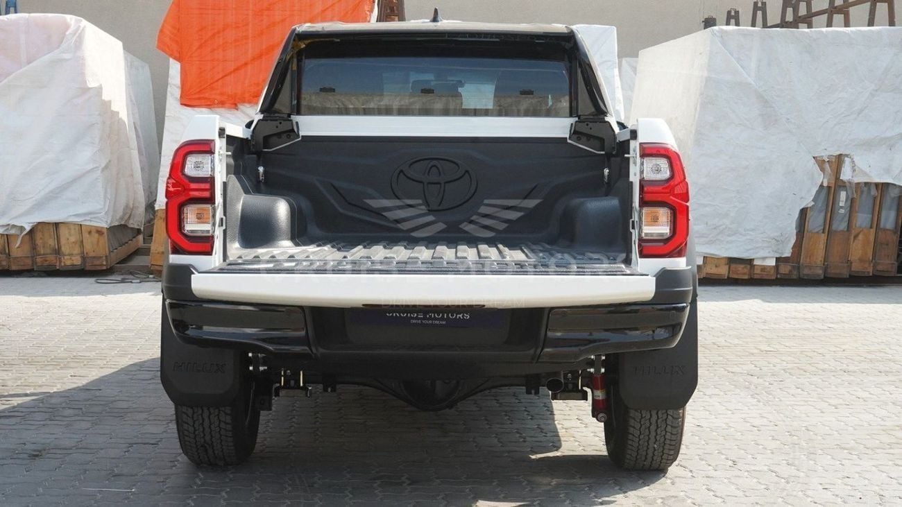 تويوتا هيلوكس Automatic . Diesel . Four Wheel Drive . 5 Seats . 4 Doors - White