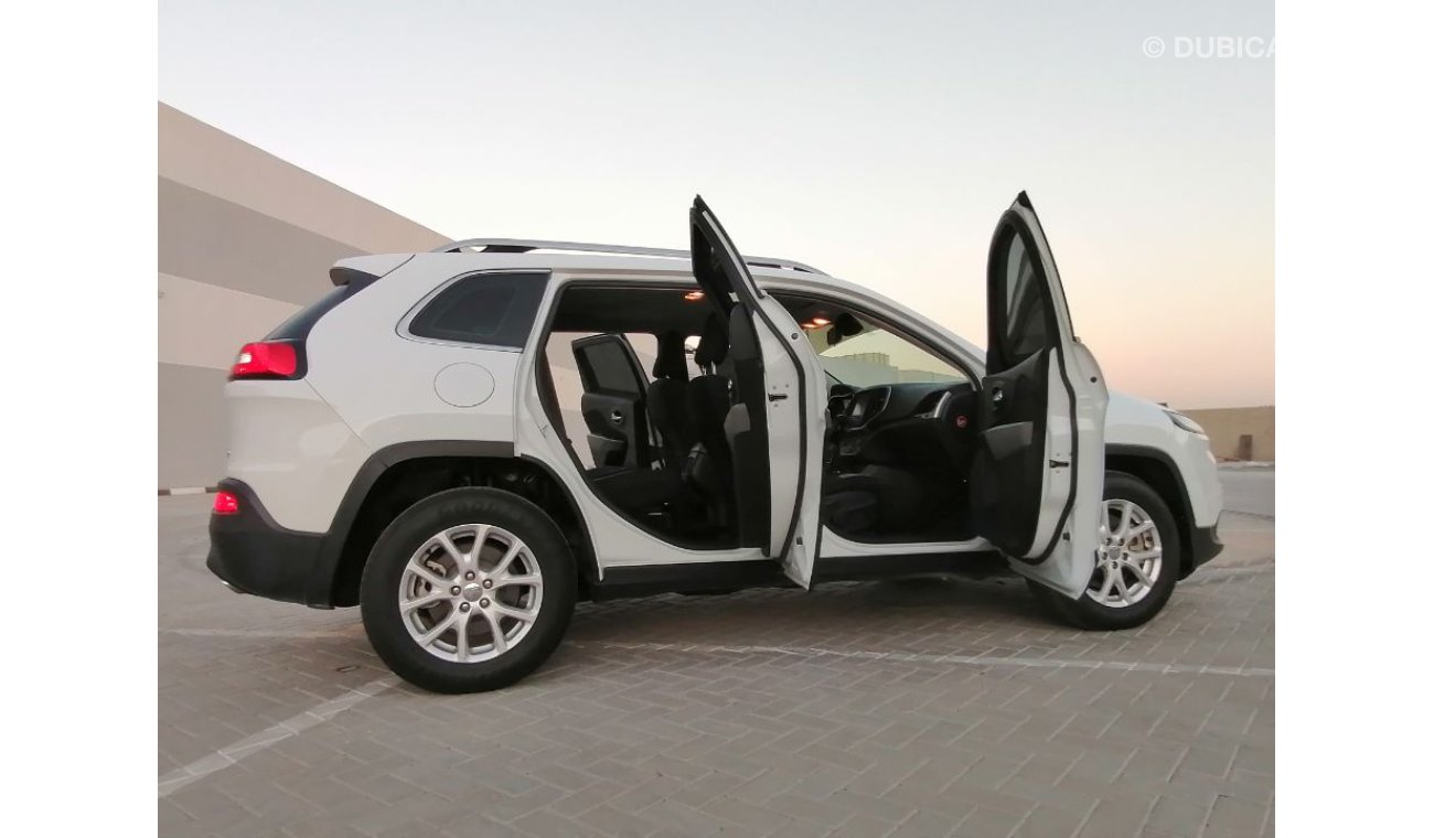 Jeep Cherokee Jeep Cherooke 2014 GCC Specefecation