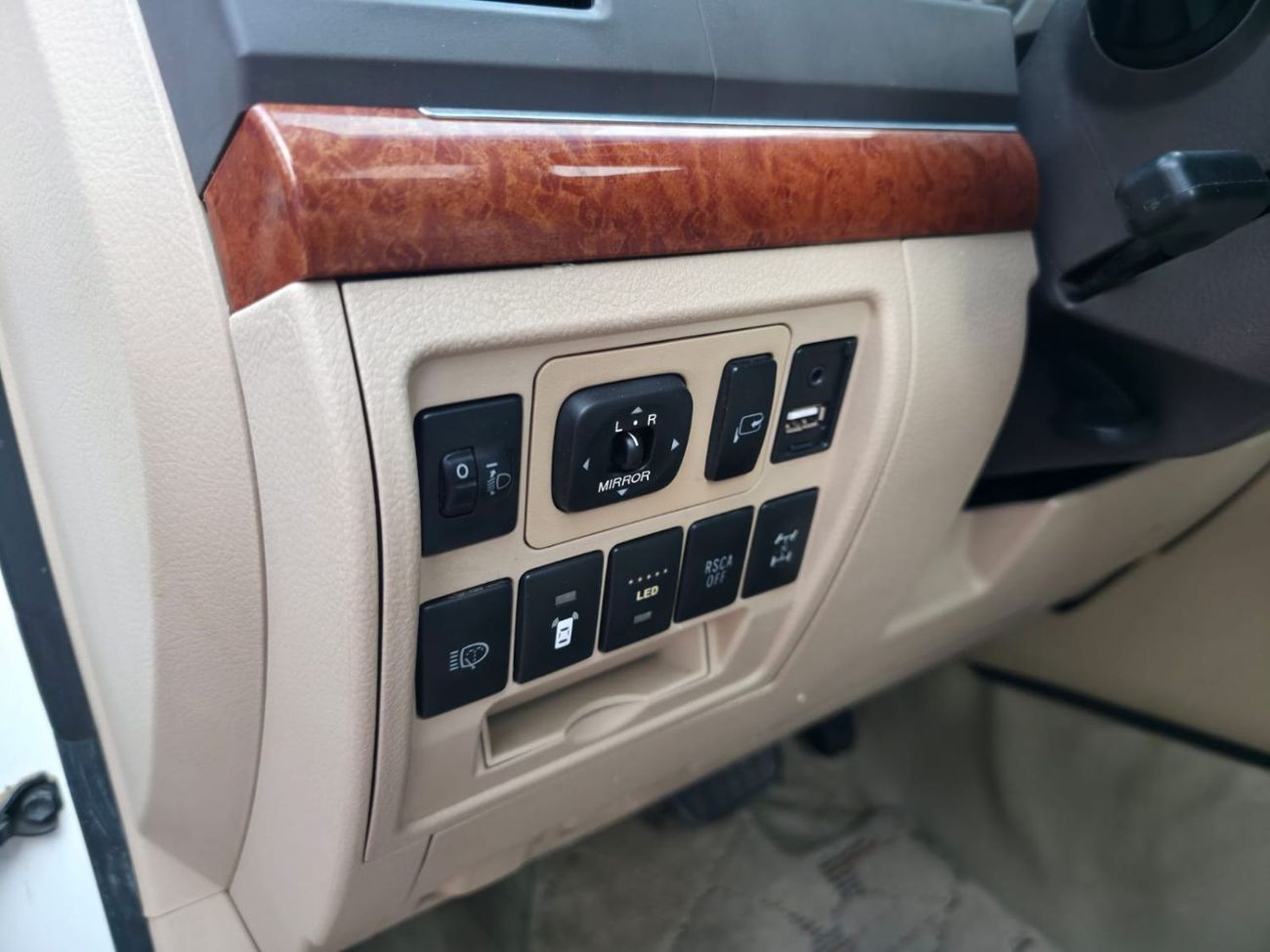 Toyota Land Cruiser GXR 4.6L