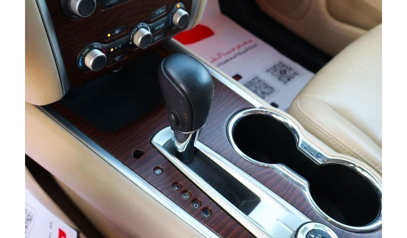 Nissan Pathfinder SV 3.5L (260 HP) 4WD