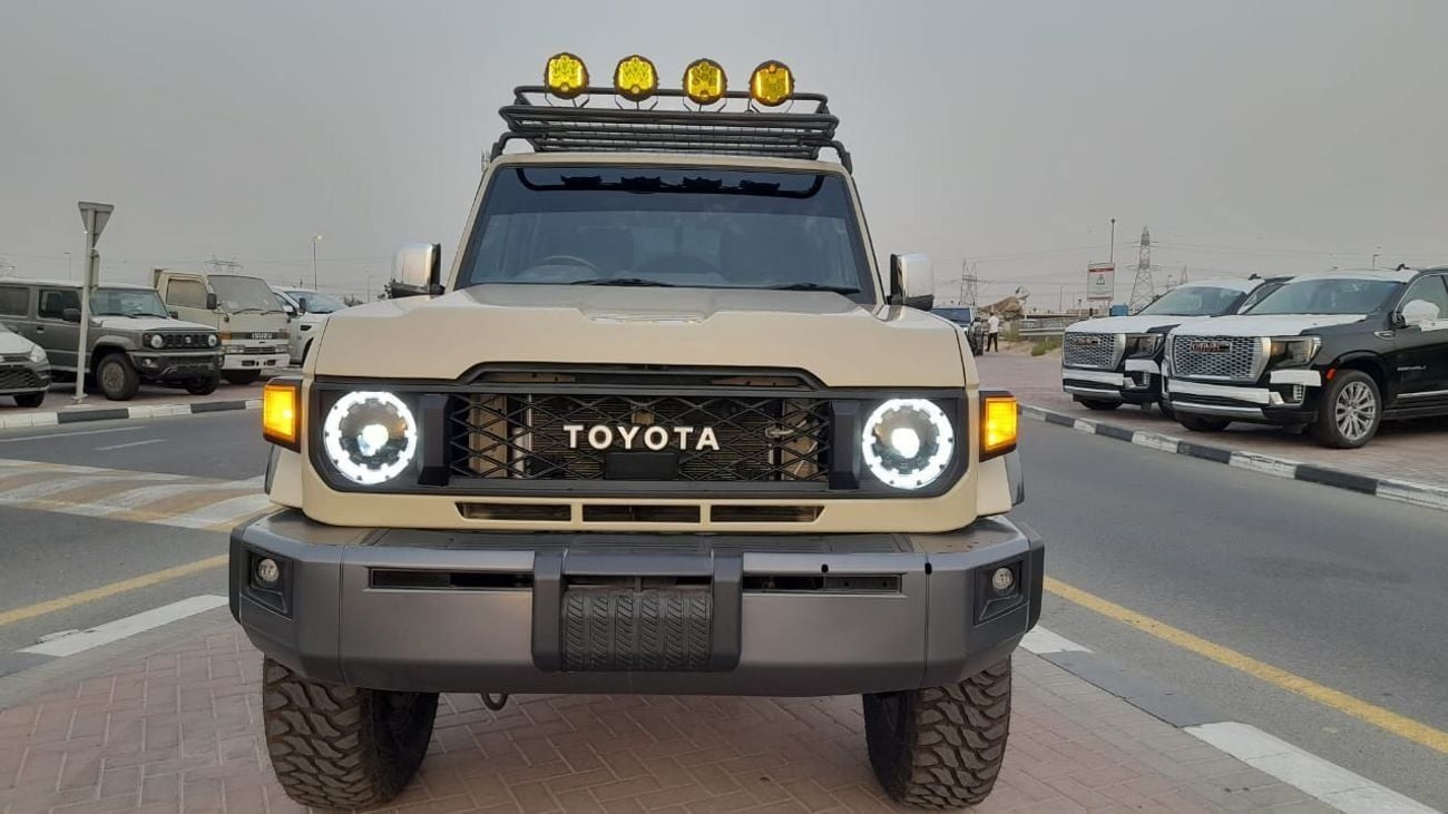 Toyota Land Cruiser Pick Up Right-Hand drive 4.5 V8 1VD diesel manual low kms facelifted