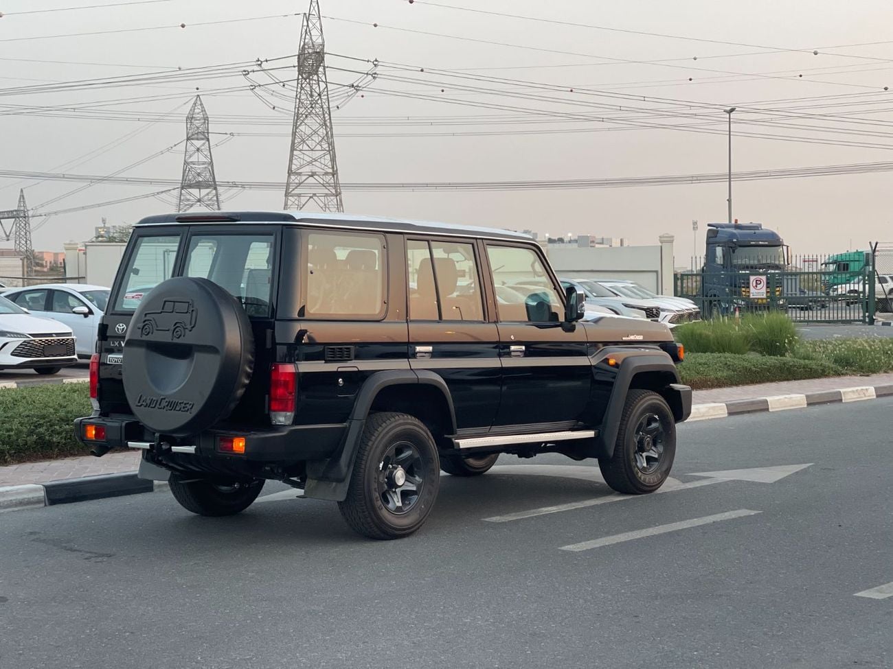 Toyota Land Cruiser 70 LC 78 HARDTOP 4.0L MT
