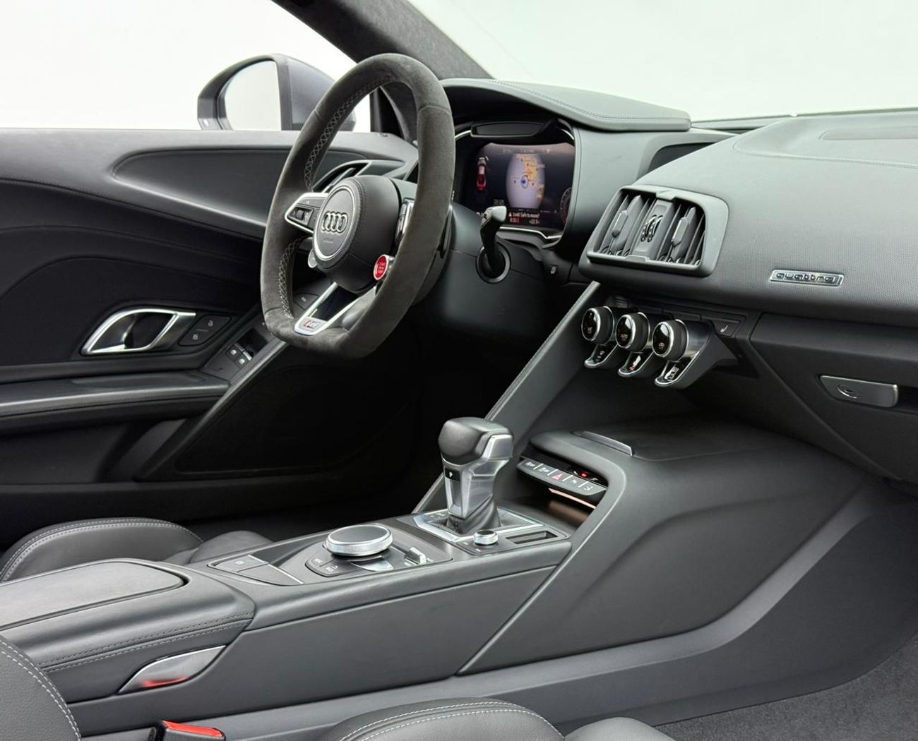 أودي R8 V10 RWD 5.2L (540 HP) 2016 Audi R8 V10 Quattro, Very Low Km, RECARO Seats, Fully Loaded, Excellent C