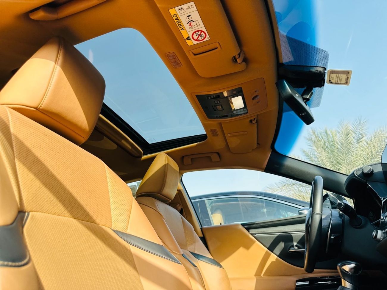 لكزس ES300h 2023 Lexus ES 300H - White inside Brown