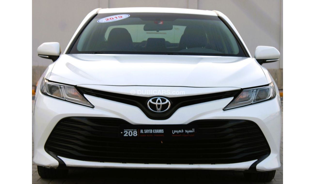 Toyota Camry S Toyota camry 2019 white excellent condition without accident