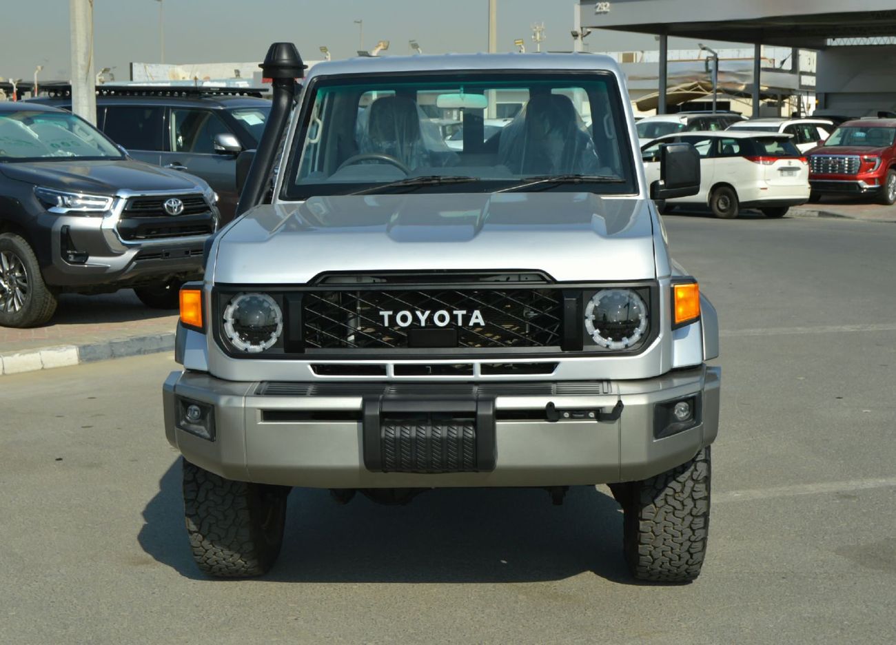 تويوتا لاند كروزر بيك آب ingle cabin 4.5L, perfect inside and outside