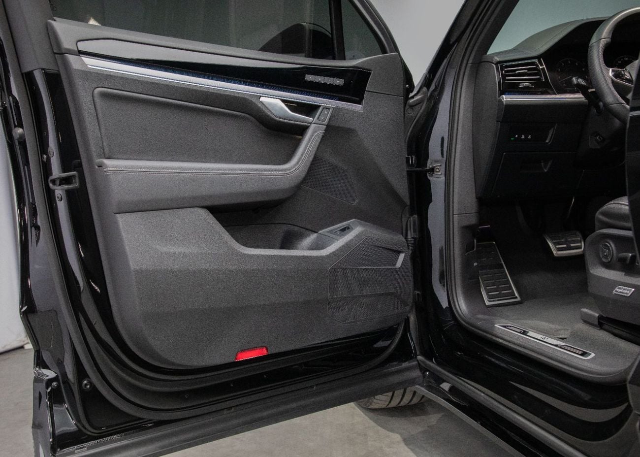 فولكس واجن طوارق R-Line 3.0L AWD