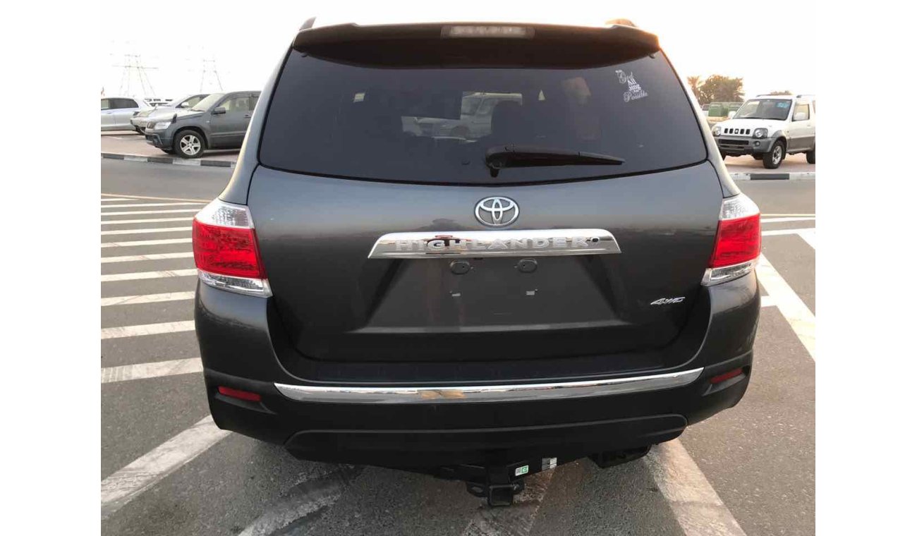 Toyota Highlander 4WD VERY CLEAN FROM INSIDE AND OUTSIDE AND FRESHLY IMPORTED