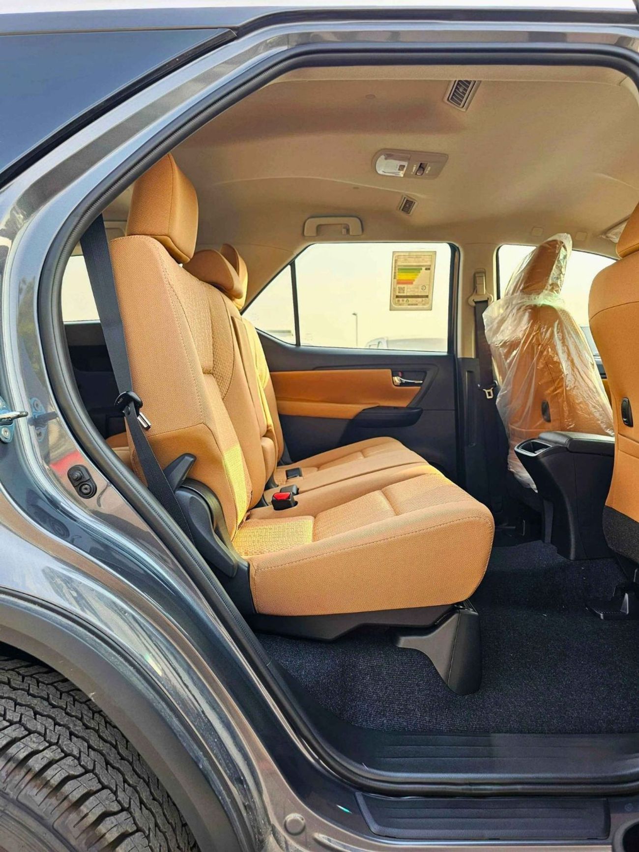 Toyota Fortuner 2.4L V4 DIESEL / MANUAL A.C / DIFF LOCK / OVER FENDER / MID OPTION 4WD (CODE # FD24B)