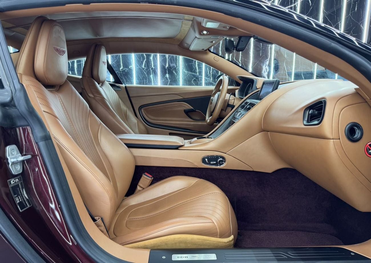 أستون مارتن DB11 STANDARD
