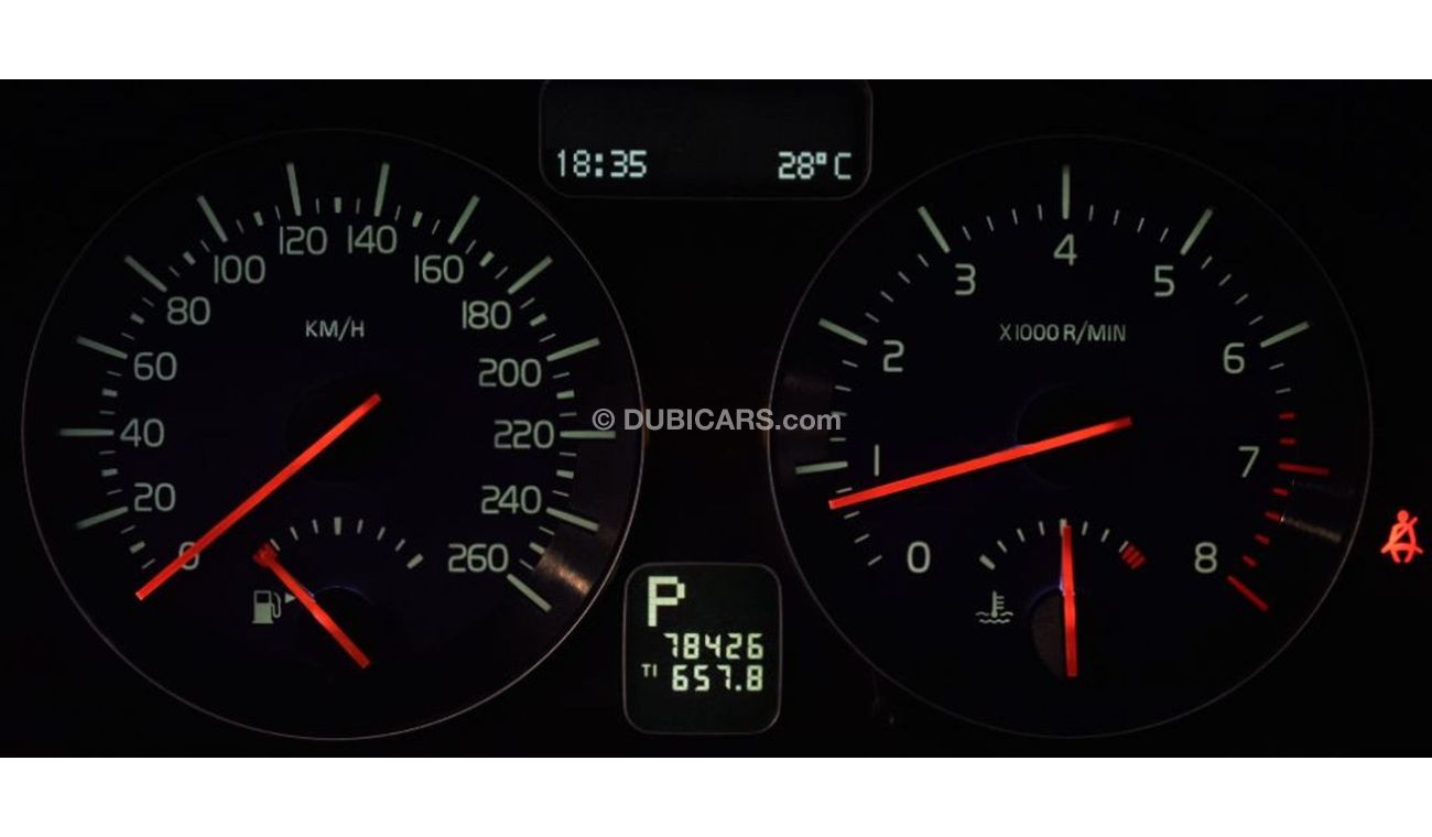 Volvo C30 VERY LOW MILEAGE ONLY 78,000 KM! ( FULL SERVICE HISTORY ) Volvo C30 R-Design 2009 Model!! in Silver 