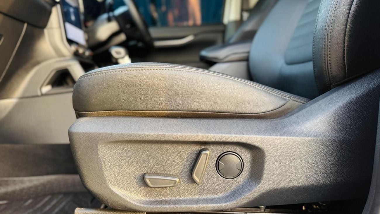 Ford Everest SPORTS | PUSH START | 2.0L DIESEL ENGINE | PARKING SENSORS | BACK CAMERA | AUTO | 2024 | RHD | 2WD