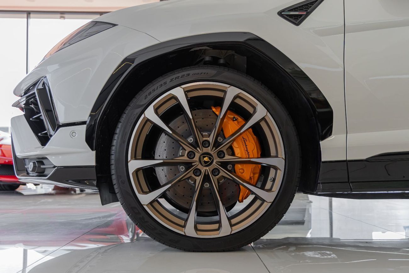 لامبورغيني اوروس S 4.0T V8 Lamborghini Urus S | Carbon Interior | Low Mileage 2024 (Warranty Available)