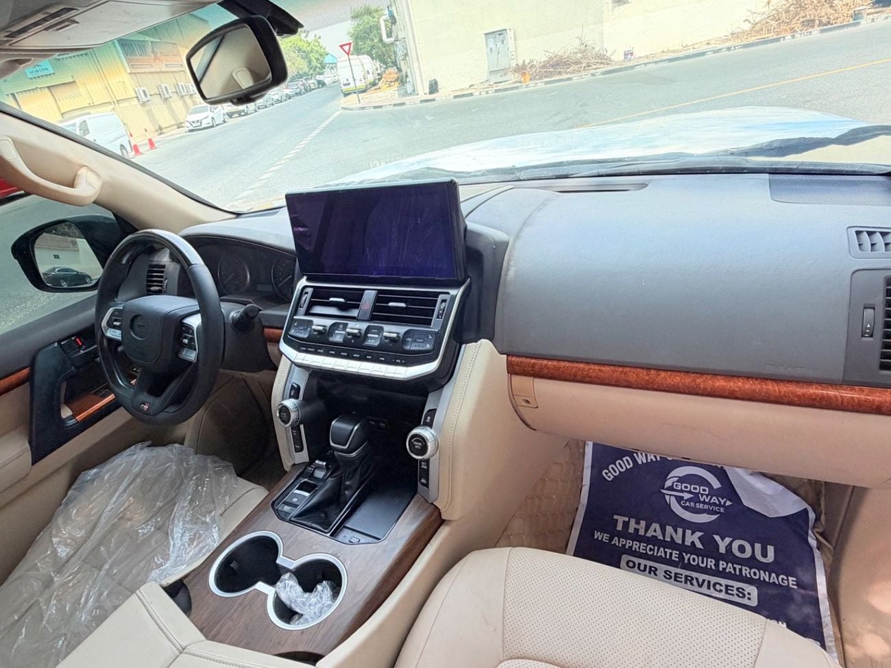 تويوتا لاند كروزر Toyota landcuriser GXR V8 2016 sunroof facelifted 2025 petrol 2016 V8 sunroof 4.6 petrol
