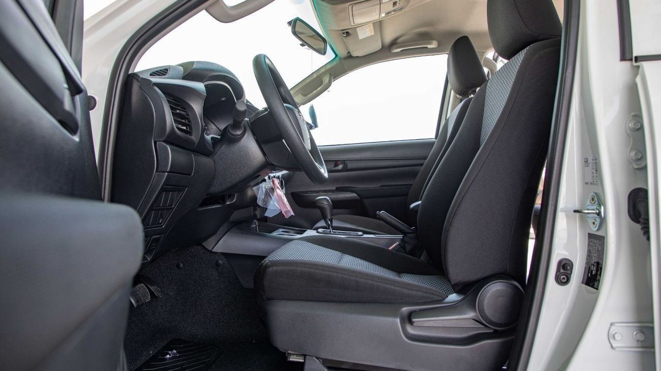 تويوتا هيلوكس DLX 2.4L DOUBLE CAB BASIC A/T