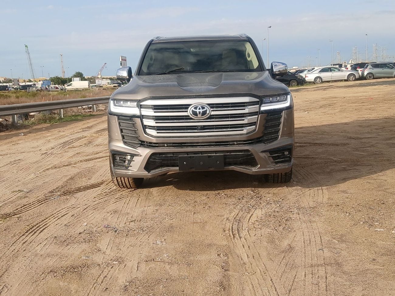 تويوتا لاند كروزر Toyota landcruise 2022MODEL 4.0L petrol Engine v6 Colour Brown push start Sunroof Transmission Autom