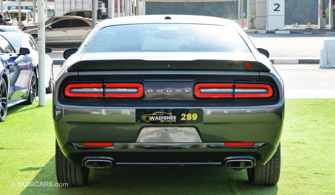 دودج تشالينجر Challenger SXT 3.6L V6 2017/ Leather Interior/ Very Good Condition