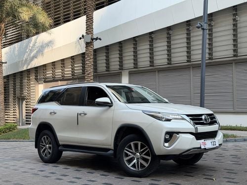 Toyota Fortuner VXR 4.0L (278 HP)