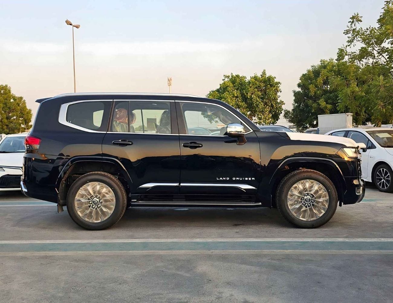Toyota Land Cruiser VX TWIN TURBO / 3.5L V6 PETROL/ FRONT & REAR CAMERA / BIG DVD / FULL OPTION (CODE # VX)