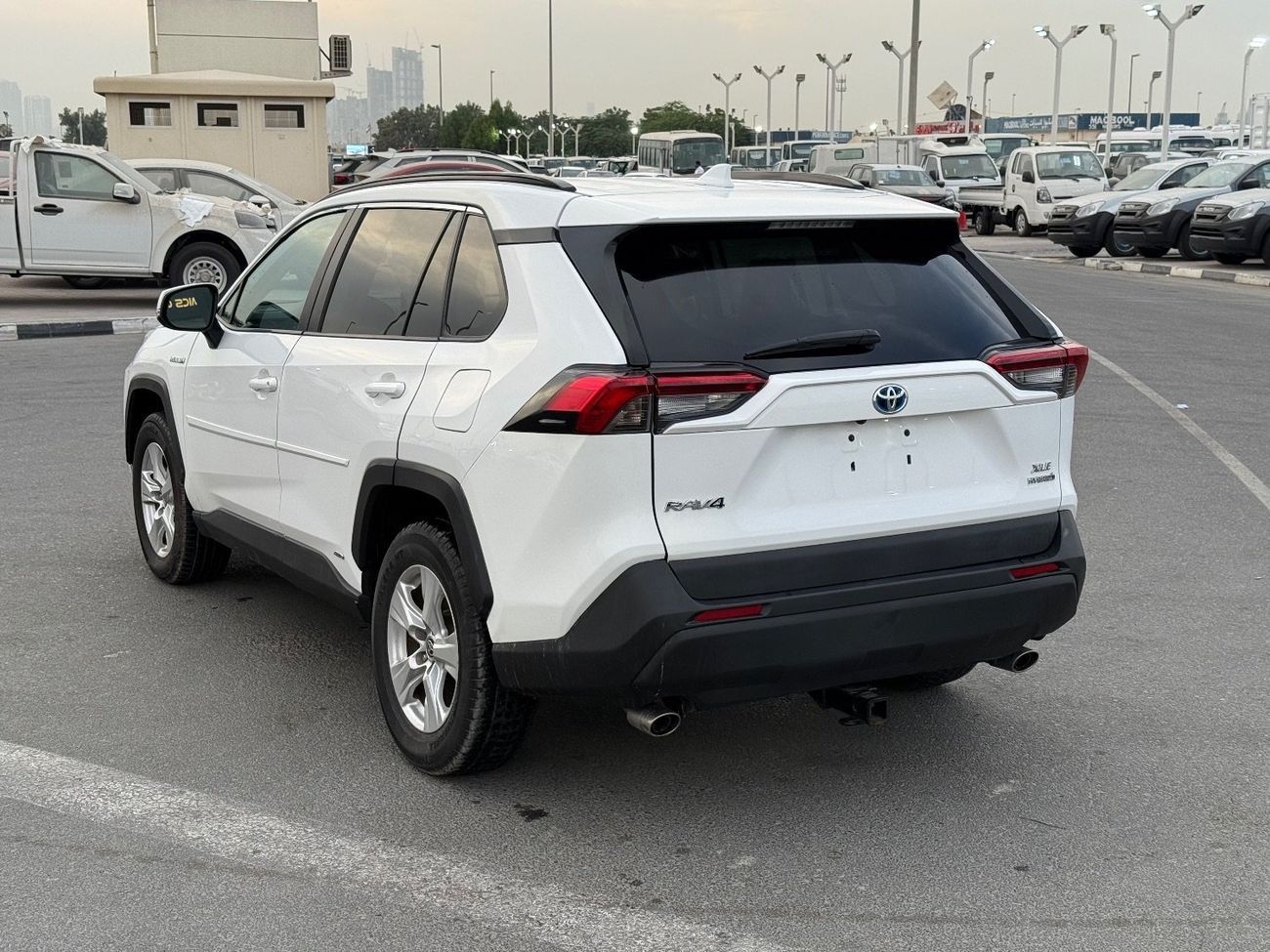 تويوتا راف ٤ XLE 2.5L