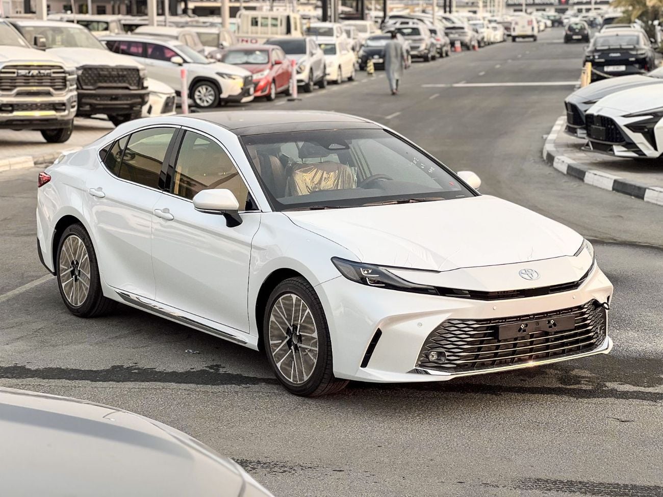 Toyota Camry EXPORT ONLY - Toyota Camry GLE HEV 2.5L